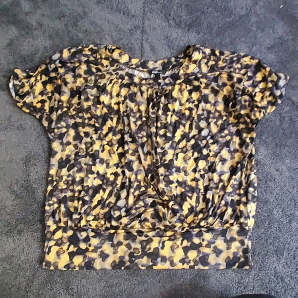 Flattering Blouse - Picture 2 of 8